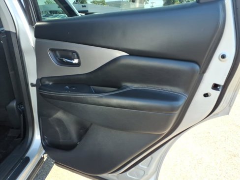 Used 2020 Nissan Murano SV image 15