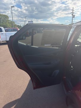 Used 2023 Buick Encore GX Essence image 11