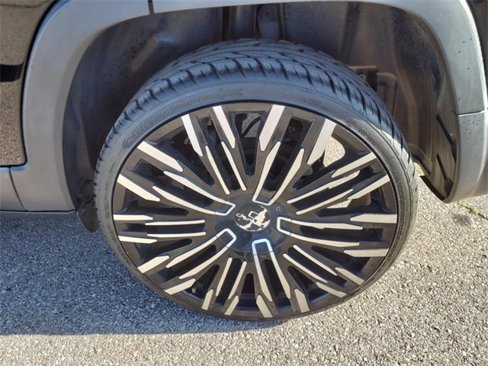 Used 2019 Jeep Cherokee Latitude w/ Popular Appearance Group image 23