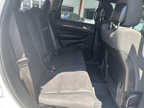 Used 2019 Jeep Grand Cherokee Laredo image 9