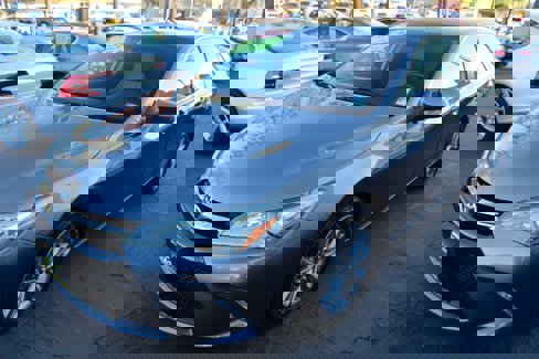 Used 2016 Toyota Camry SE image 4
