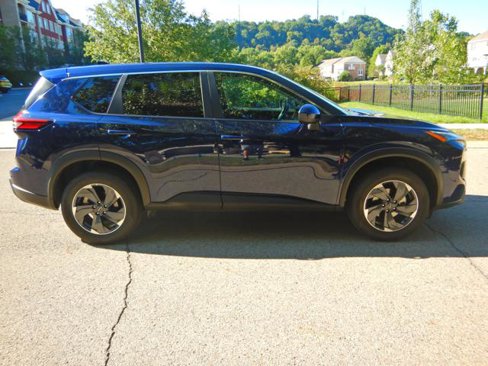 Used 2025 Nissan Rogue SV image 8