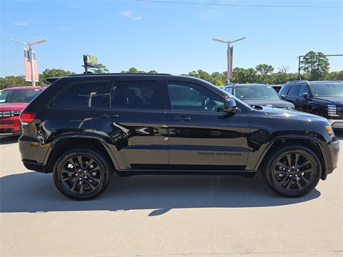 Used 2020 Jeep Grand Cherokee Altitude image 9