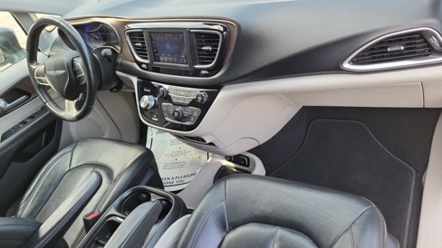 Used 2019 Chrysler Pacifica Touring-L image 20