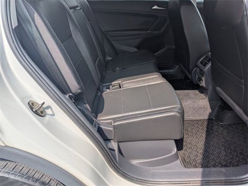 Used 2020 Volkswagen Tiguan SE image 28