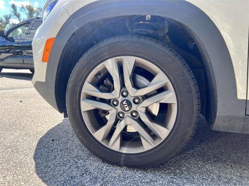 Used 2021 Kia Seltos LX image 8