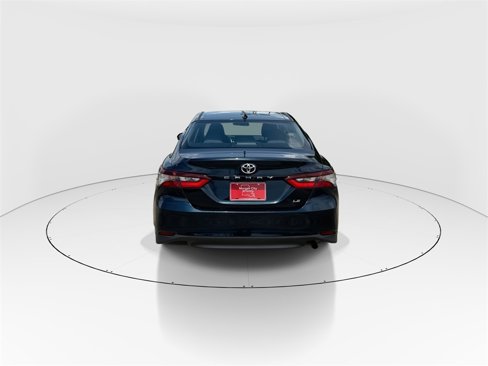 Used 2021 Toyota Camry LE image 7