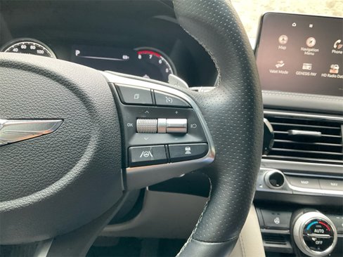 Used 2023 Genesis G70 2.0T image 27