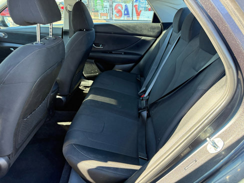 Used 2022 Hyundai Elantra SE image 16