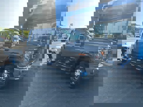 Used 2020 GMC Sierra 3500 SLE w/ SLE Convenience Package image 3