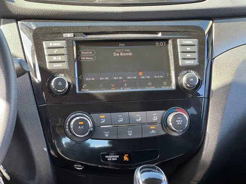 Used 2019 Nissan Rogue Sport S image 16