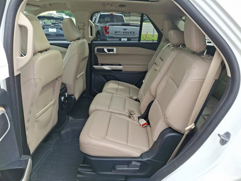 Used 2023 Ford Explorer XLT w/ Equipment Group 202A image 11