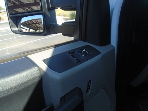Used 2017 Ford F250 XL w/ Power Equipment Group image 9