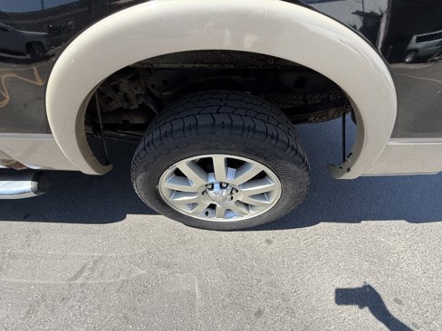 Used 2010 Ford F150 Lariat image 10