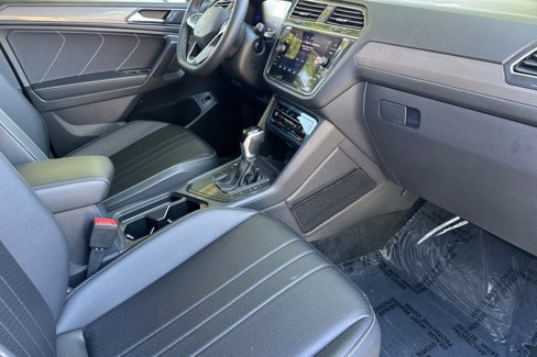 Used 2024 Volkswagen Tiguan SE image 19