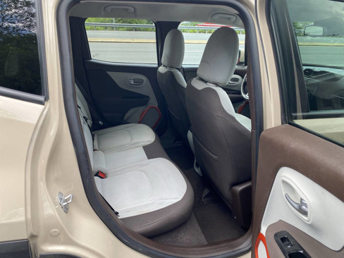 Used 2016 Jeep Renegade Latitude w/ Popular Equipment Group image 13