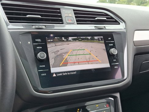 Used 2022 Volkswagen Tiguan SE image 24