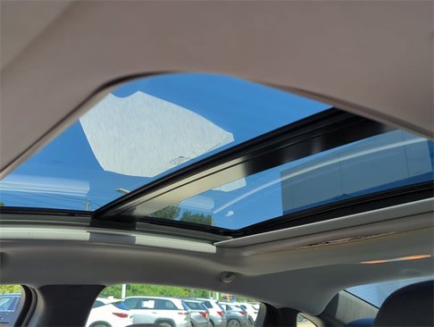 Certified 2022 Chevrolet Malibu LT w/ Leather Package image 18