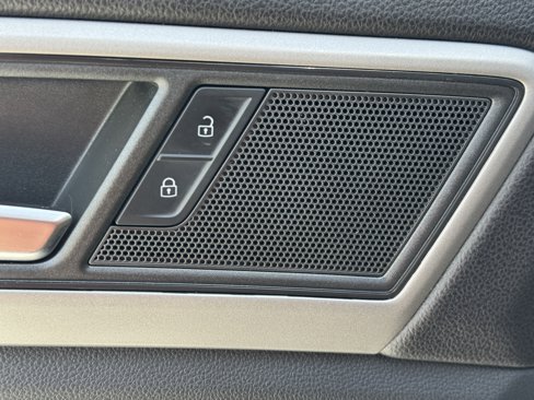 Certified 2020 Volkswagen Atlas Cross Sport SE w/ Panoramic Sunroof Package image 17