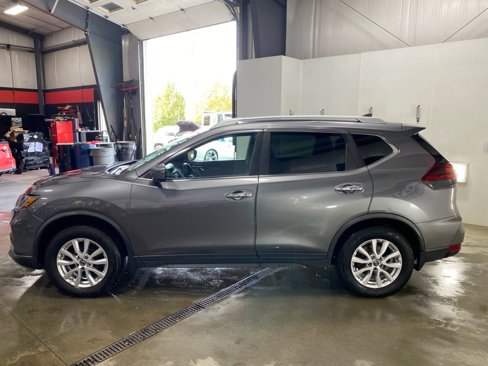 Used 2018 Nissan Rogue SV w/ Premium Package image 5