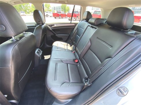 Used 2017 Volkswagen Golf Alltrack image 25