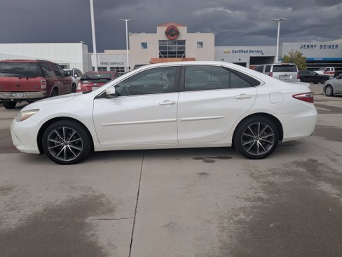 Used 2015 Toyota Camry XSE image 2