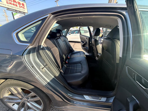 Used 2017 Volkswagen Passat 1.8T R-Line w/ R-Line Lighting Package image 14