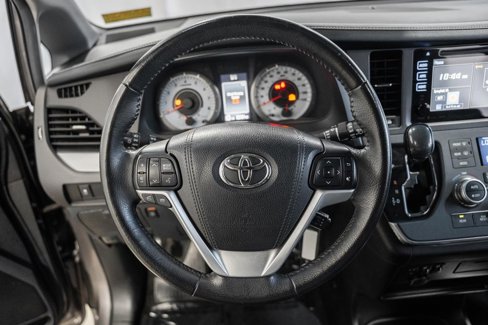 Used 2017 Toyota Sienna SE image 33