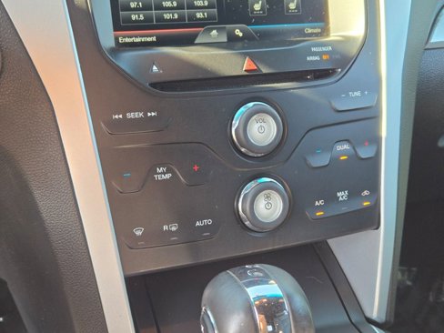 Used 2015 Ford Explorer XLT w/ Equipment Group 202B image 28