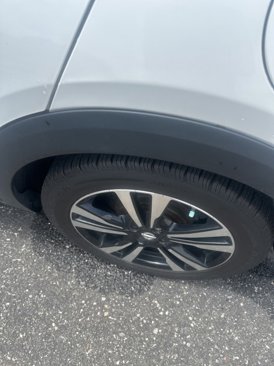 Used 2019 Nissan Kicks SR w/ SR Premium Package image 3
