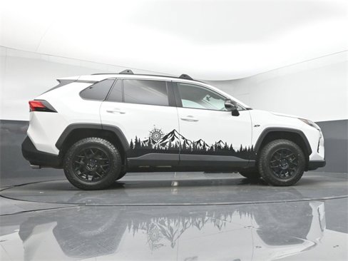 Used 2022 Toyota RAV4 XLE image 16