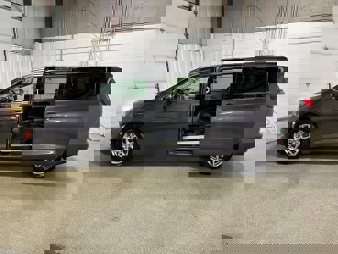 Used 2023 Chrysler Voyager LX image 22