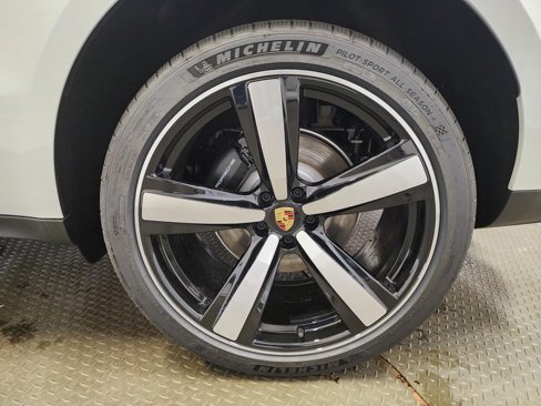 Used 2025 Porsche Macan image 29