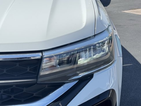 Certified 2023 Volkswagen Taos SE image 6