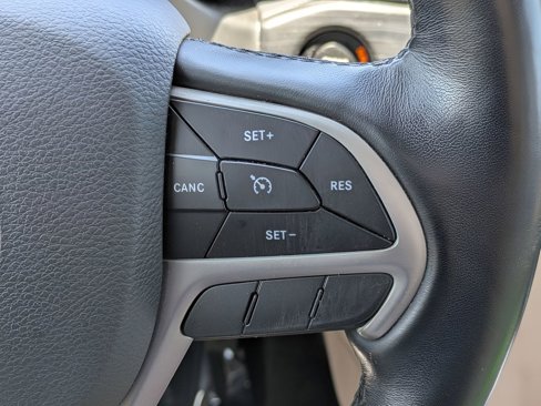 Used 2022 Jeep Grand Cherokee Limited image 24