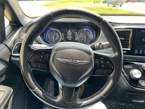 Used 2018 Chrysler Pacifica Touring-L Plus w/ S Appearance Package image 8