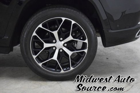 Used 2024 Jeep Grand Cherokee Summit image 8