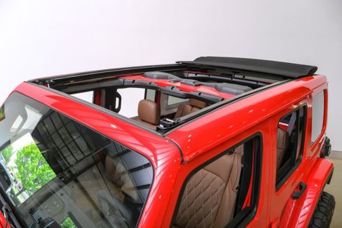 Used 2024 Jeep Wrangler Unlimited Rubicon w/ Technology Group image 94
