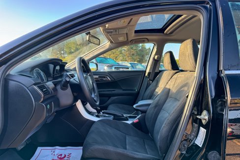 Used 2017 Honda Accord EX image 11