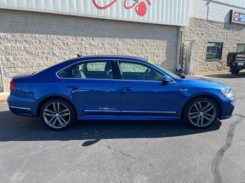 Used 2017 Volkswagen Passat 1.8T R-Line image 9