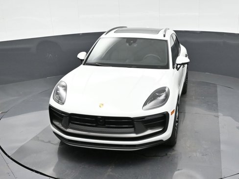 Used 2025 Porsche Macan Turbo image 33