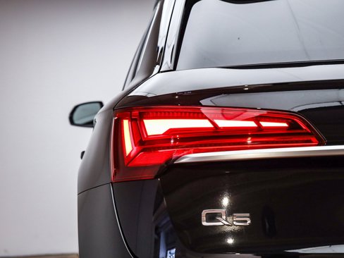 Used 2022 Audi Q5 2.0T Prestige w/ Prestige Package image 10
