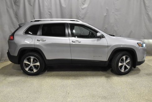 Used 2019 Jeep Cherokee Limited image 2