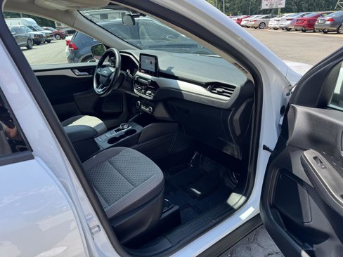 Used 2020 Ford Escape SE image 16