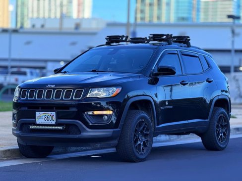 Used 2018 Jeep Compass Latitude image 1