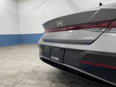 Used 2024 Hyundai Elantra Limited image 35