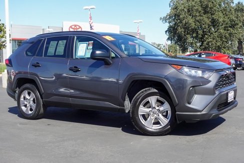 Used 2019 Toyota RAV4 LE image 9