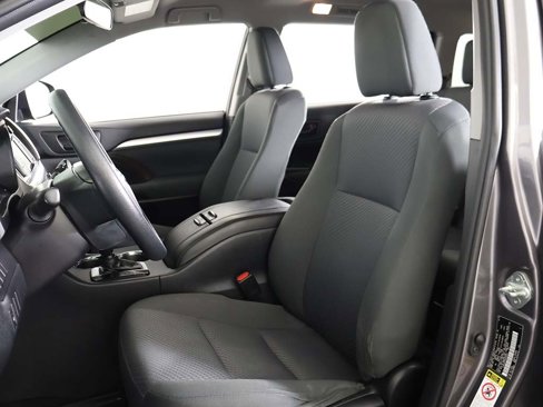 Used 2019 Toyota Highlander LE image 26