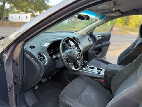Used 2014 Nissan Pathfinder SV image 38