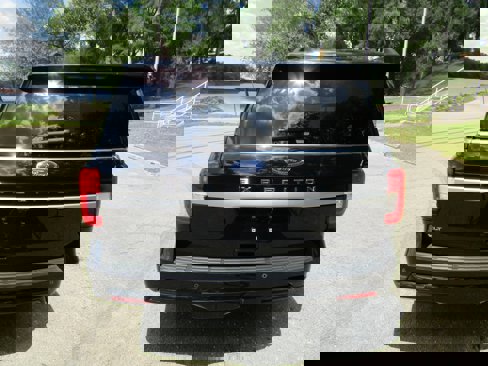 Certified 2022 Ford Expedition XLT image 3